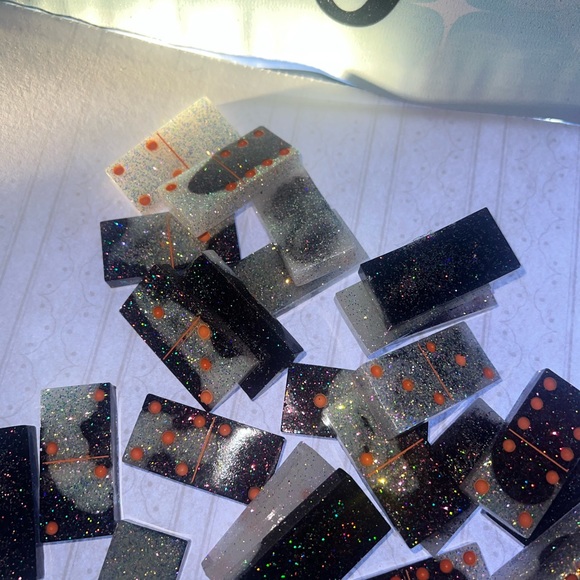 Dominos - Picture 4 of 7